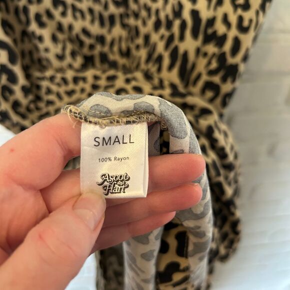 Ascot & Hart Leopard Print‎ Button Down Oversized Short Sleeve Dress Size Small - Picture 6 of 8